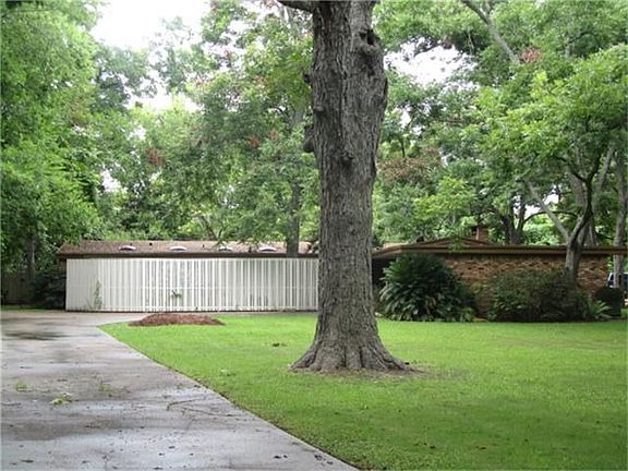 3rd image of 530 Oak Dr