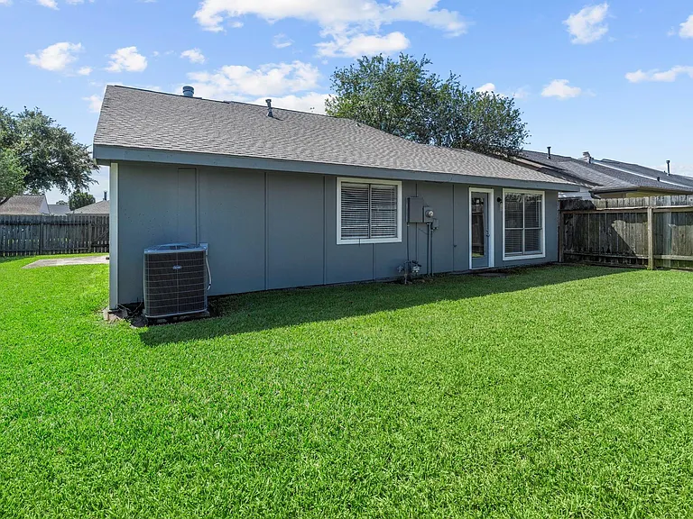 2210 Trail West St — Photo 33