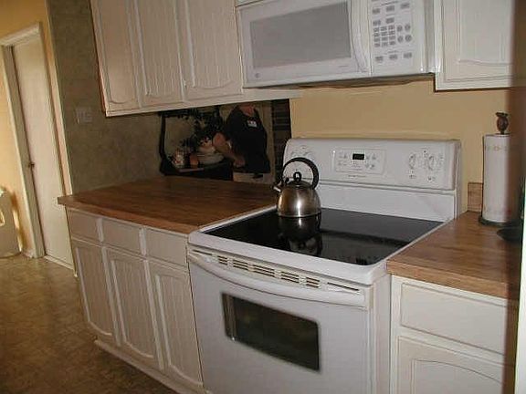 4th image of 2705 Royalty Dr