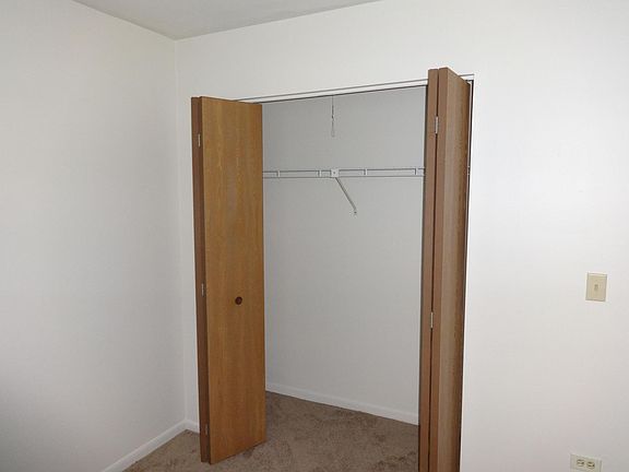 Closet in bedroon 2