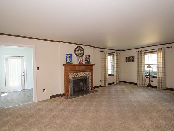 4th image of 2229 Woodlawn Ave
