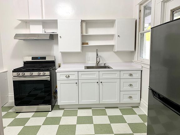 3rd image of 1420 De La Vina St #A