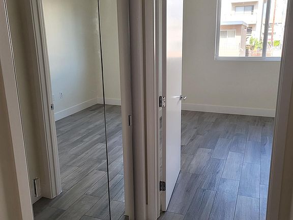 5th image of 5044 Bakman Ave #2M