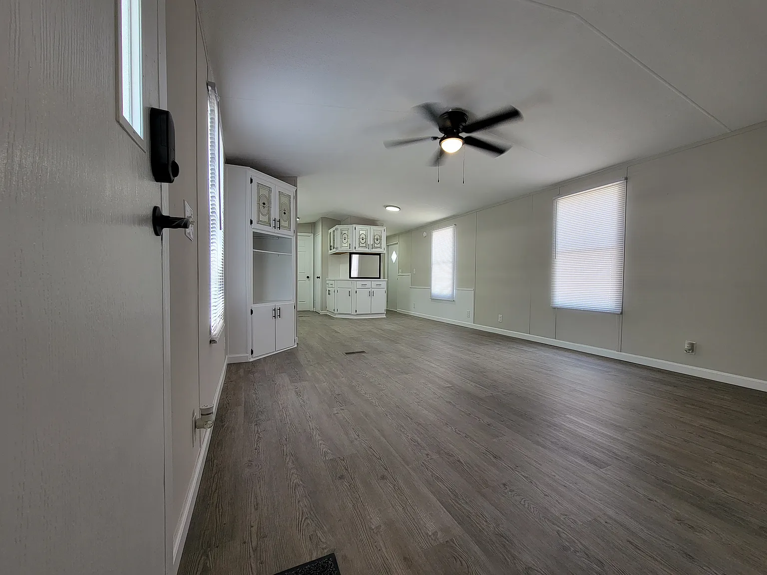 3 bed, $1,600 — Photo 2
