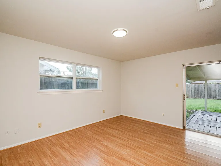 7222 Pella Dr — Photo 12