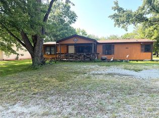 406 E Douglas St, De Soto, IL 62924