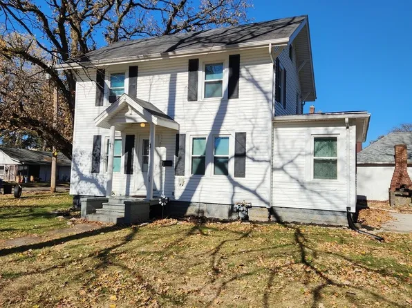 903 E Chamberlin St, Dixon, IL 61021