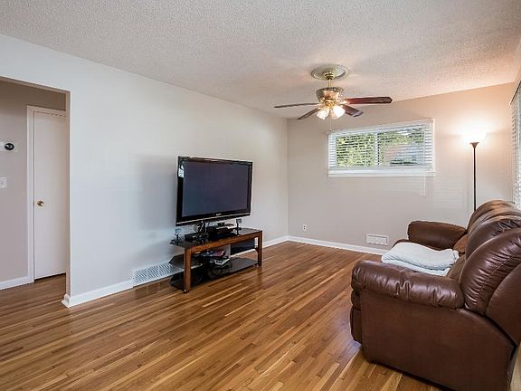 4th image of 175 15th Ave NE