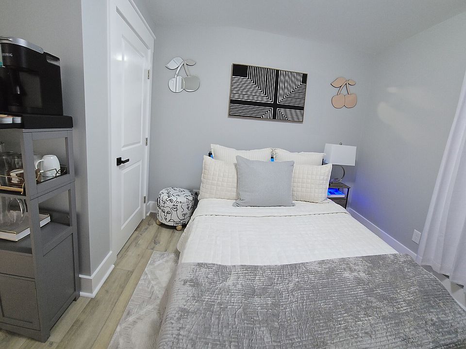 2nd image of 1315 Gorrell St #7