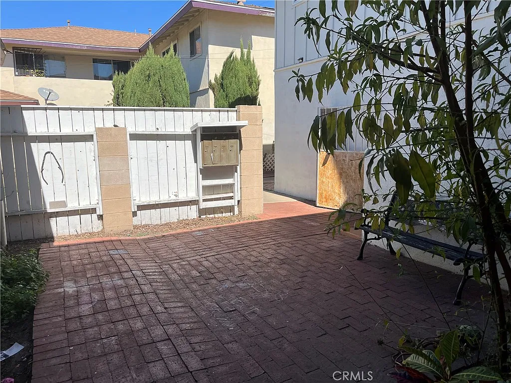 1 bed, 700 sqft, $2,075 — Photo 4