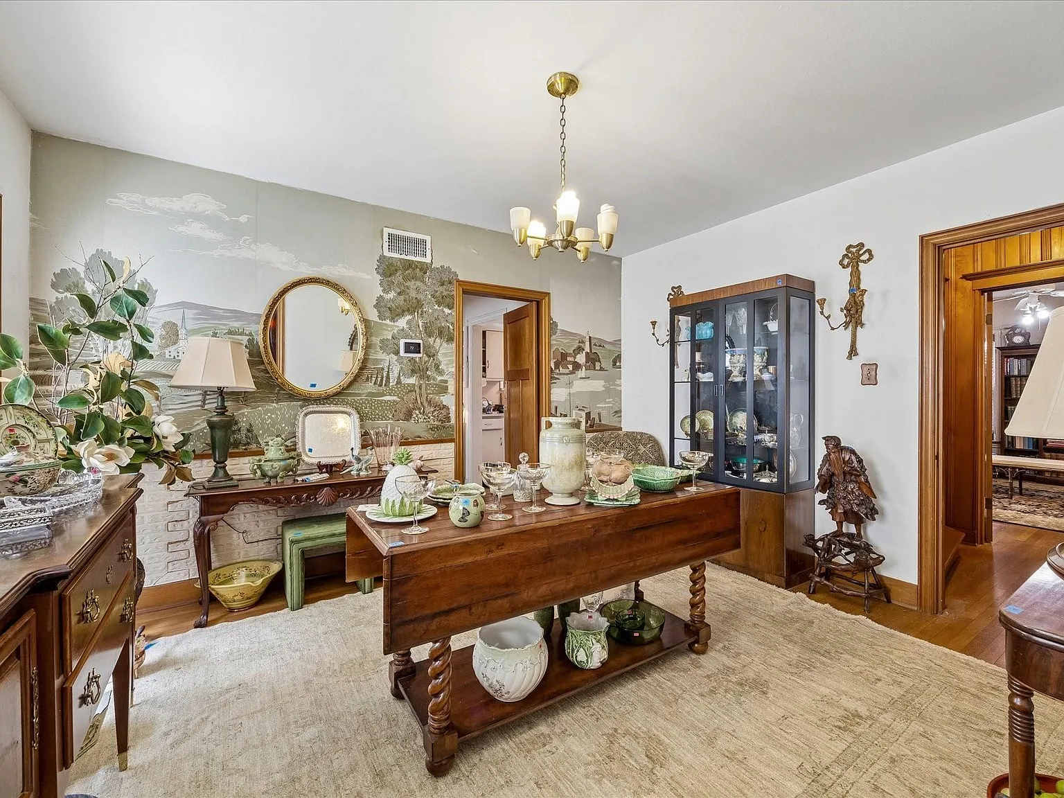 3 bed, 1.5 bath, 1953 sqft, $3,600 — Photo 2