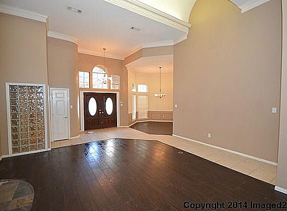 4th image of 915 Hills Creek Dr
