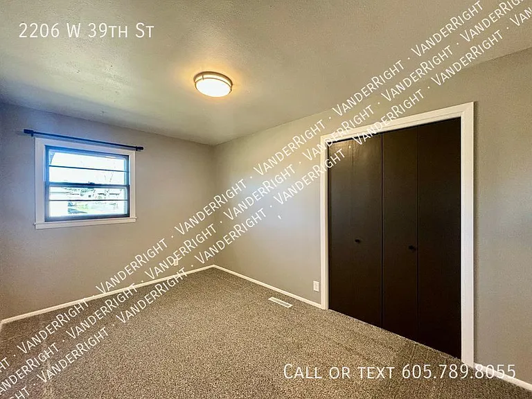 2206 W 39th St — Photo 11