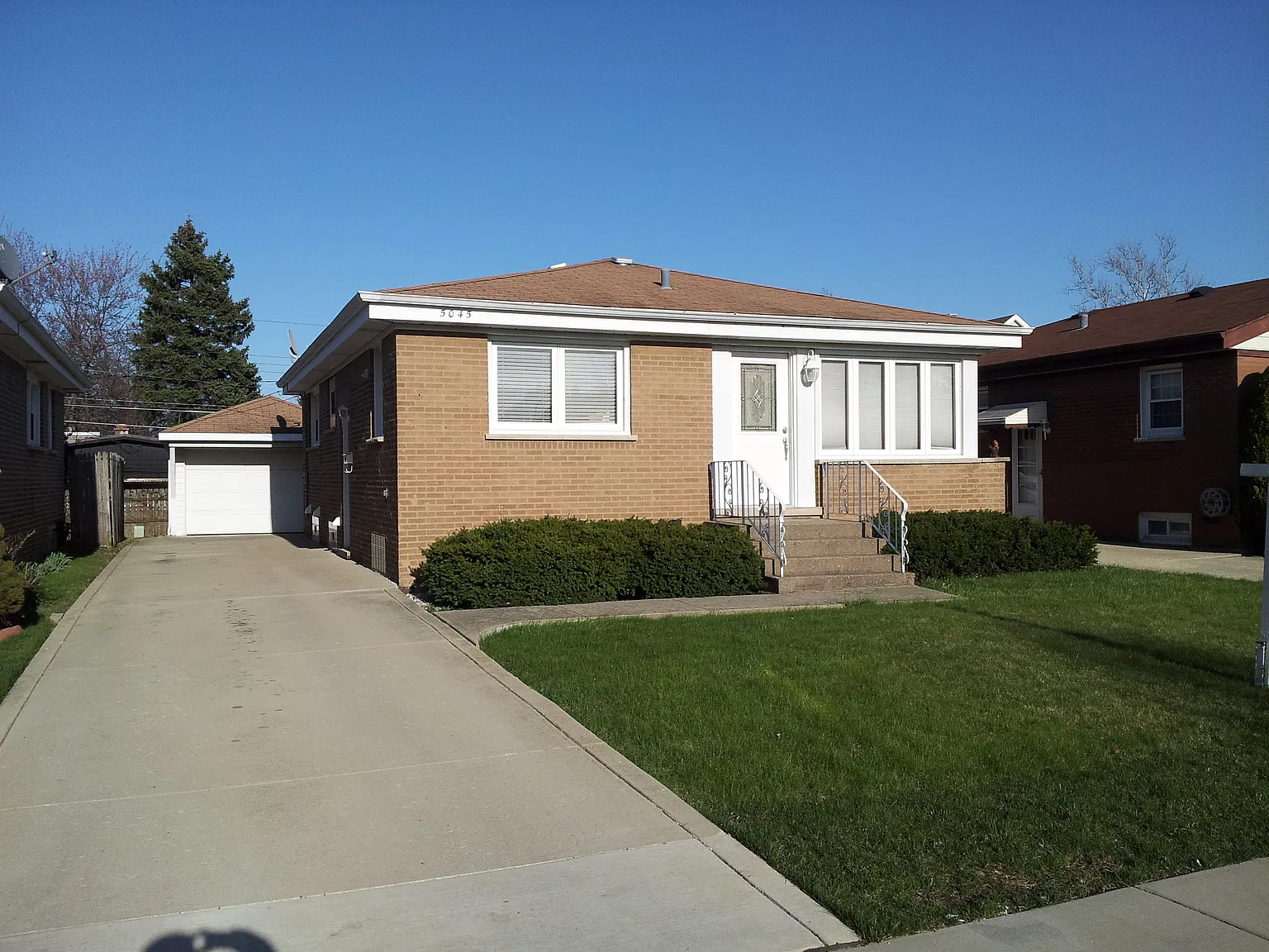 5045 N Overhill Ave photo 1