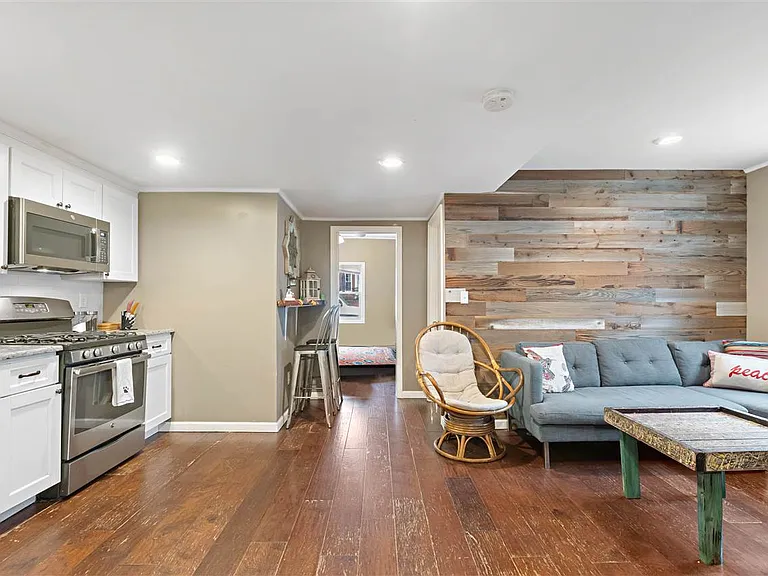 49 Coles St #1 — Photo 36