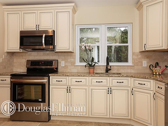 4th image of 50 Morewood Oaks