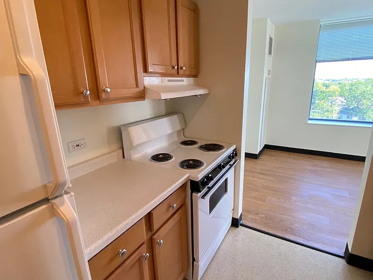 James Sneider Apartments — Photo 11