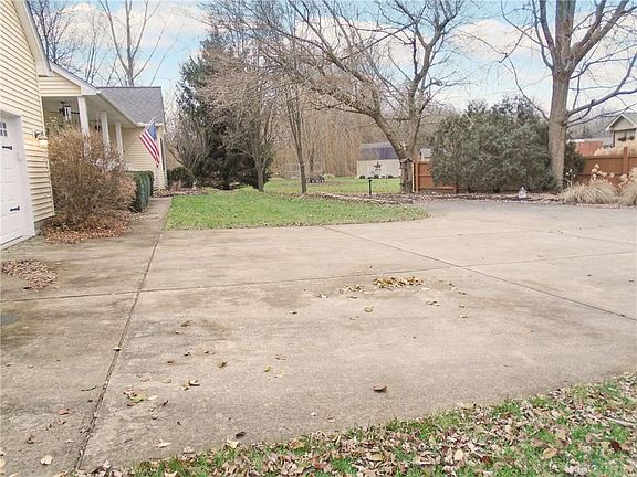 4th image of 6 Robbins Way