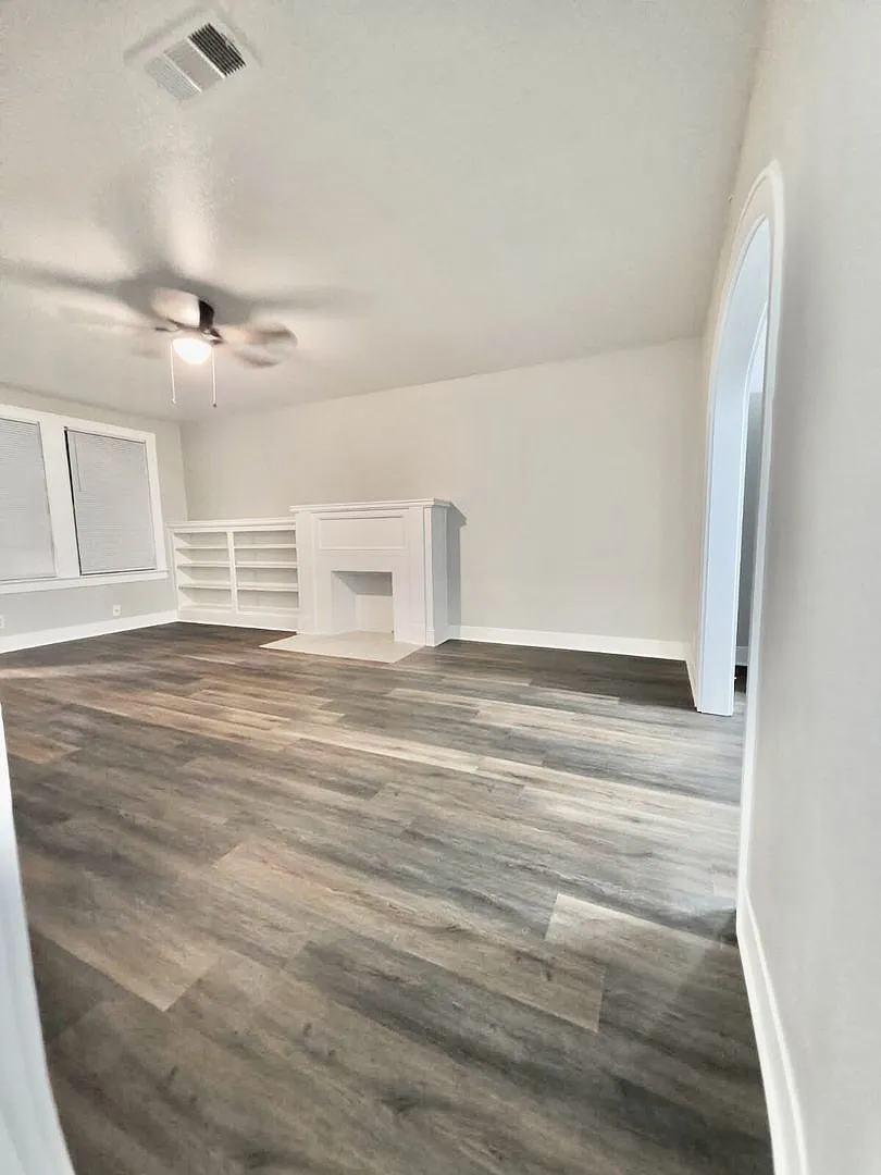 $500 Off First Month's Rent Move In Special-Adorable Remodeled Highland-Centenary Home — Photo 4