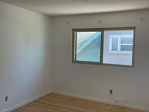 4th image of 3066 31st St