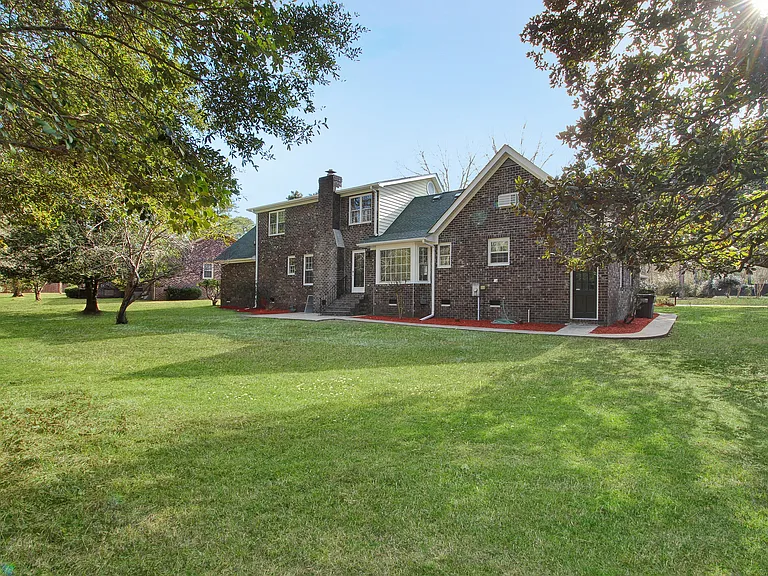 305 Mayfield St — Photo 35