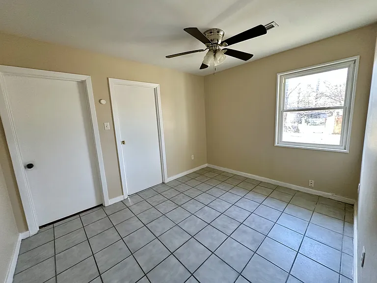 408 Midway St — Photo 5