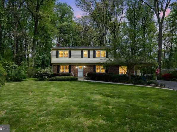 18801 Woodway Dr, Rockville, MD 20855