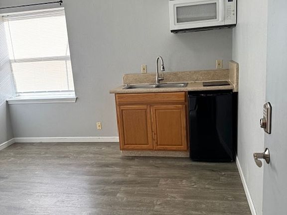 3rd image of 615 SW Evergreen Ave APT 202