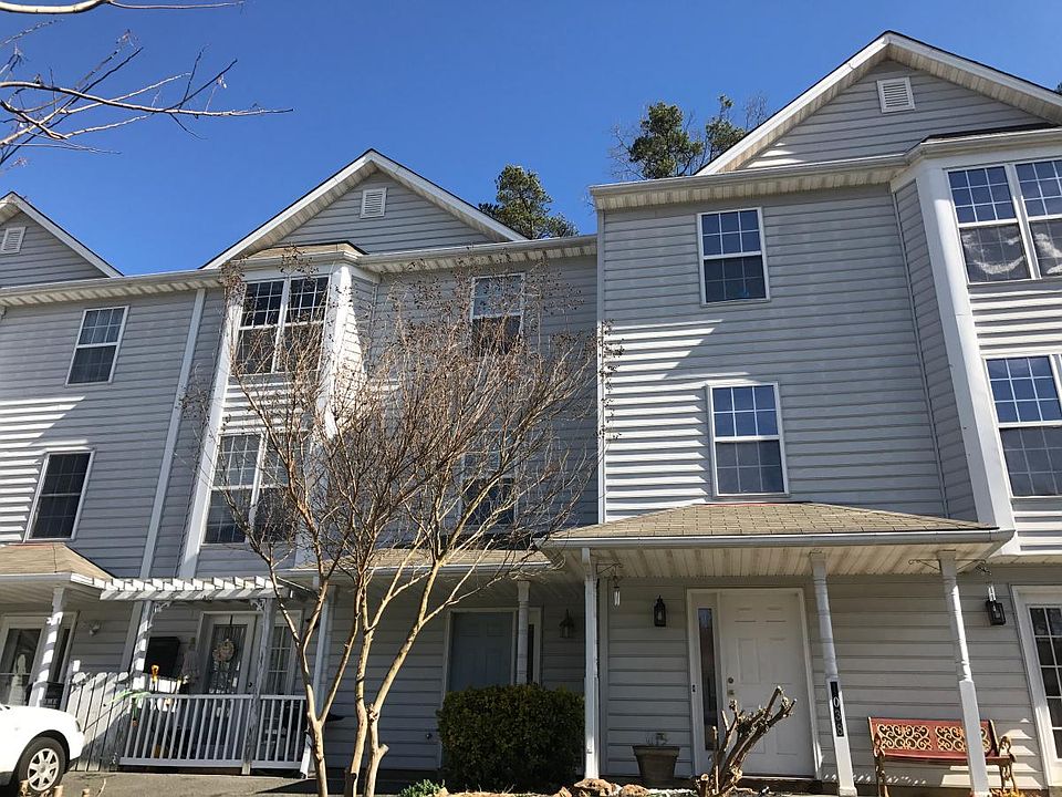 2nd image of 1036 Towne Ln