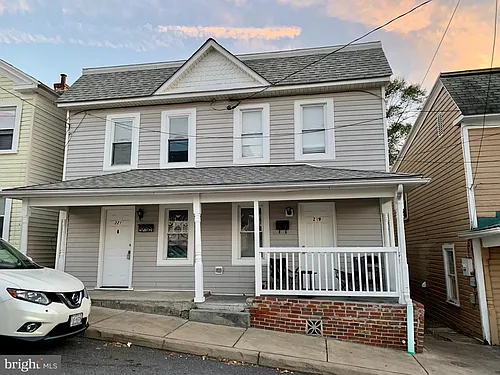 221 Baker St Photo 1
