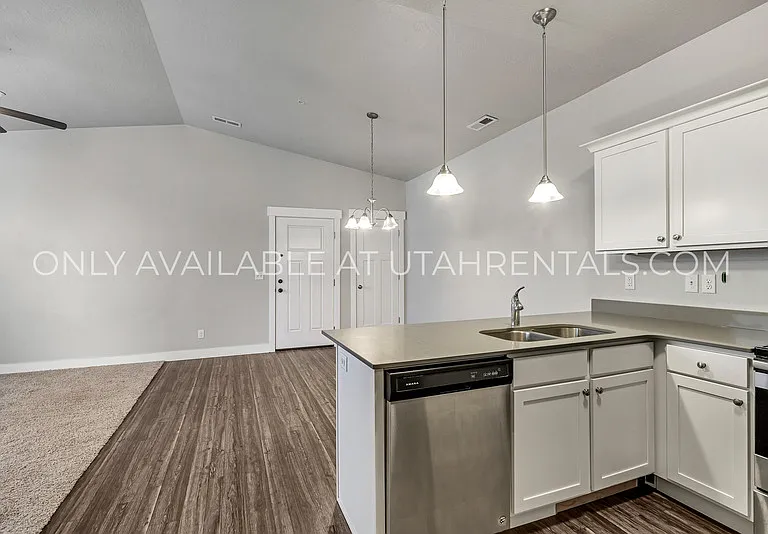 97 W Silver Springs Dr — Photo 8