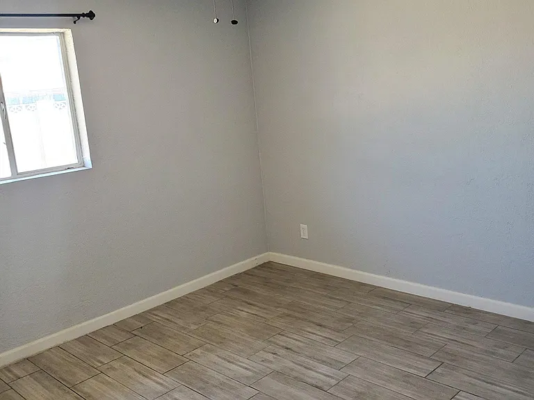 3020 N 54th Ln — Photo 12