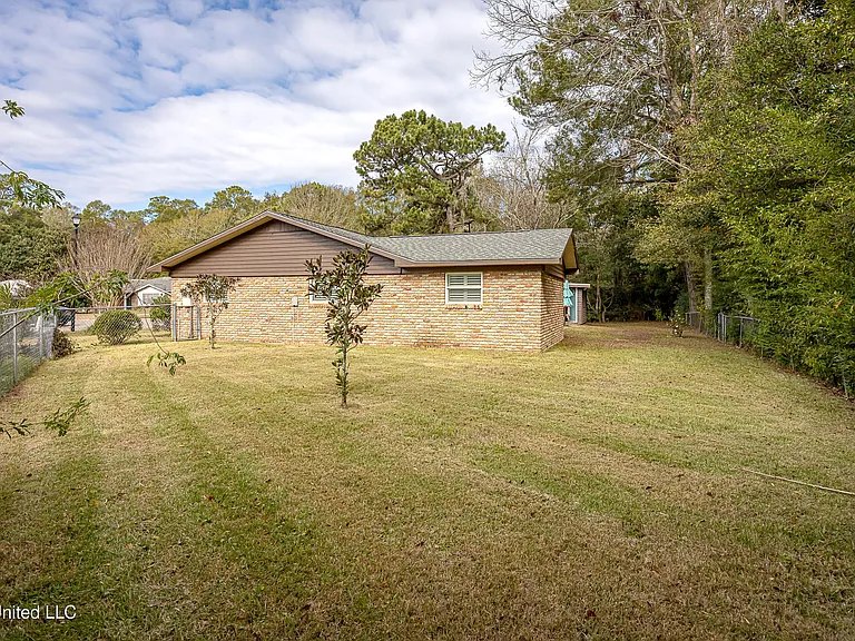1107 Le Badine Ct — Photo 62