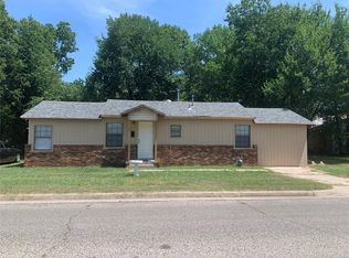 211 10th Ave SE, Ardmore, OK 73401