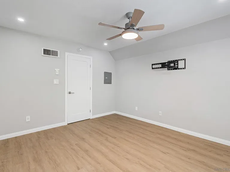 7405 Charmant Dr #2423 — Photo 28