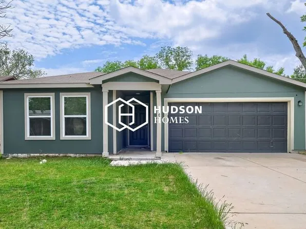 223 W Baxter St, Seguin, TX 78155