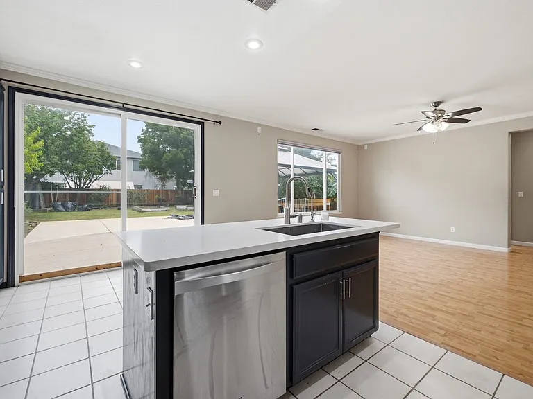 722 Summer Ln — Photo 34