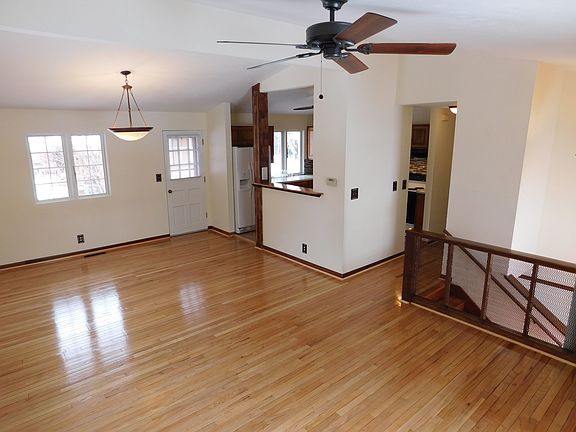4th image of 400 Glenhaven Dr