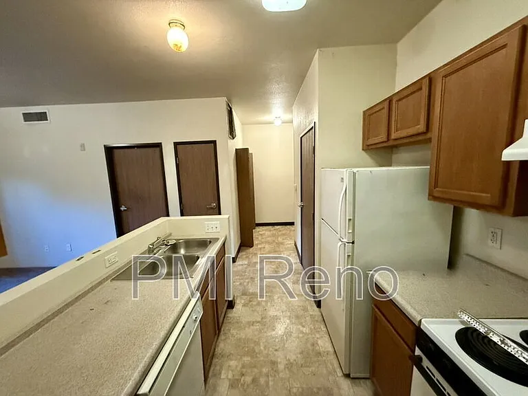 Big Horn Apartments — Photo 11