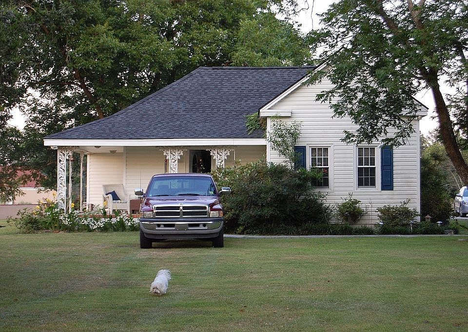 Front of home facing Chickenfoot Road