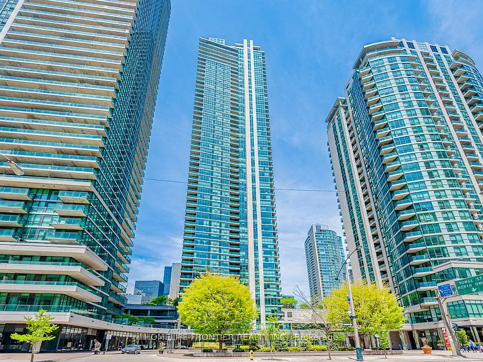 18 Harbour St #403