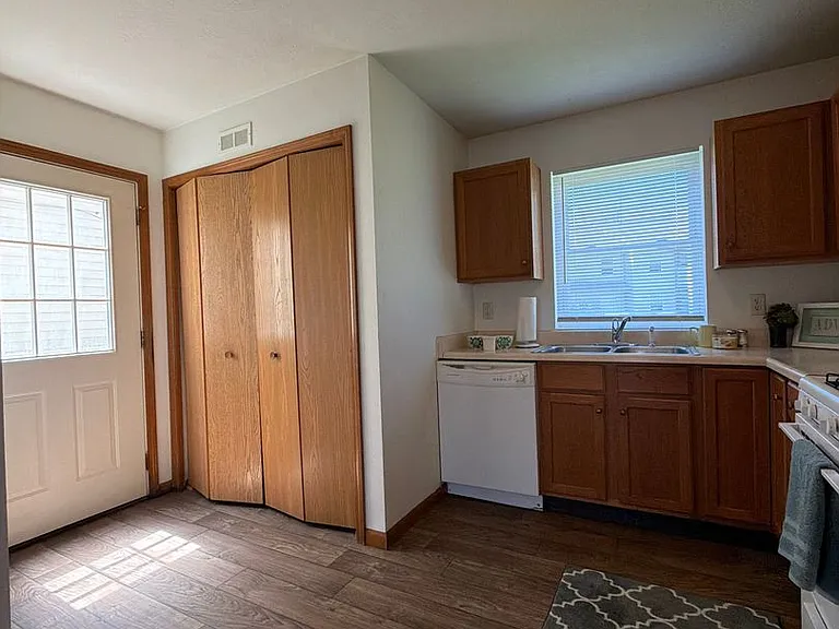275 Woodridge Ct — Photo 21