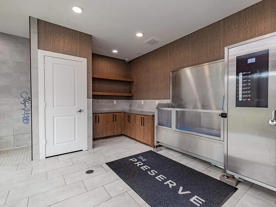 The on-site wash station makes post-play cleanup simple for pets.