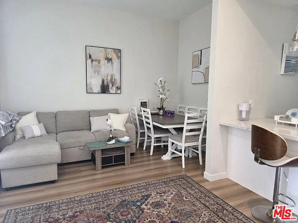 1 bed, 1.0 bath, 700 sqft, $3,300 — Photo 4