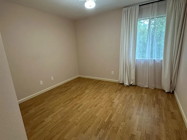 813 E Mockingbird Ln — Photo 15