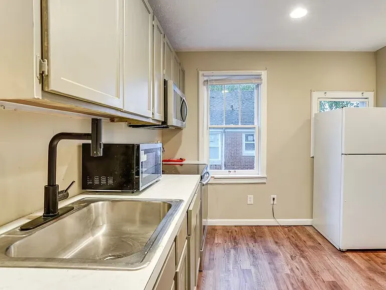 637 S 44th St — Photo 19