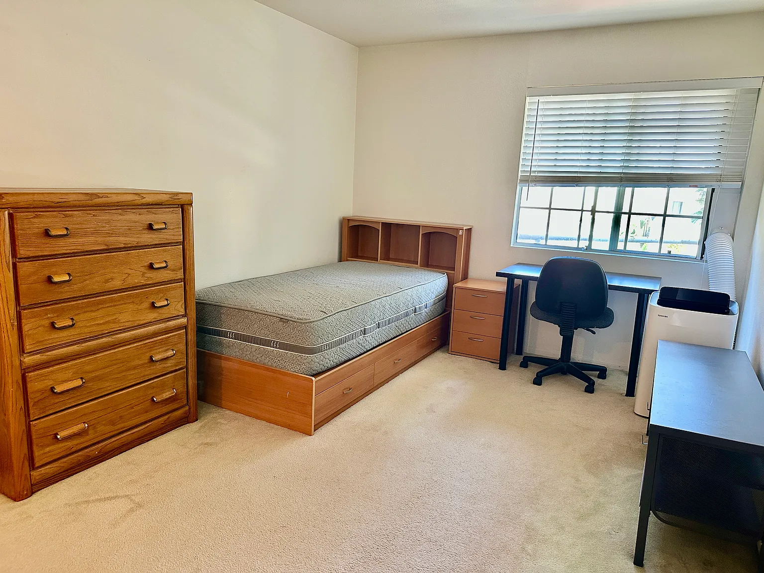 4 bed, 1990 sqft, $1,495 — Photo 1