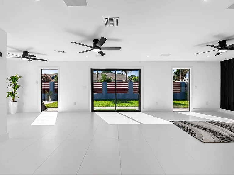 1410 Beta Ct N — Photo 37