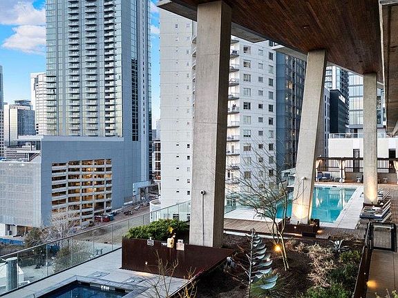 3rd image of 70 Rainey St #1901
