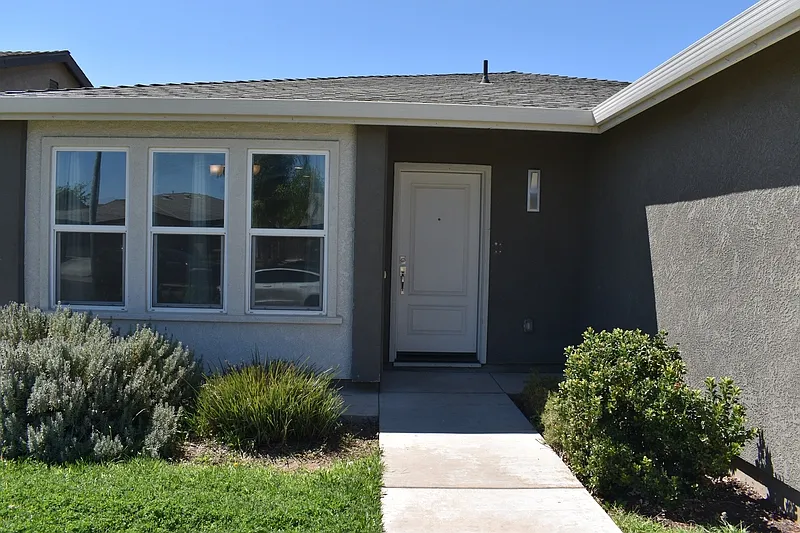 3 bed, 2.0 bath, 1448 sqft, $2,100 — Photo 4